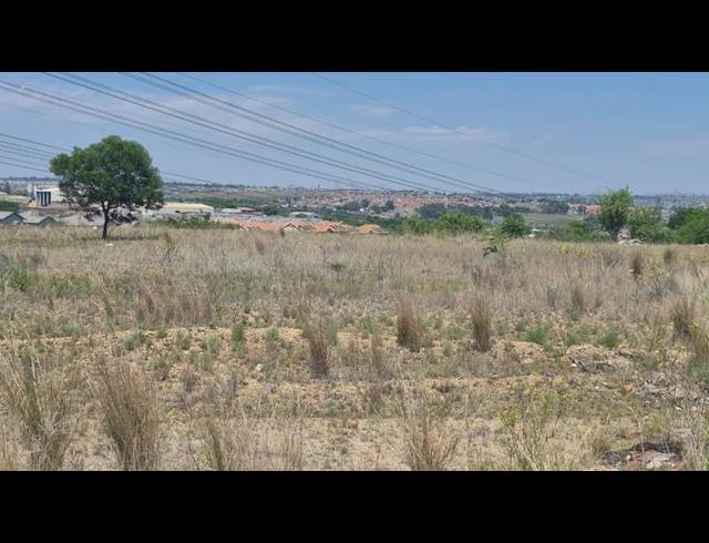LAND FOR SALE IN THE REEDS